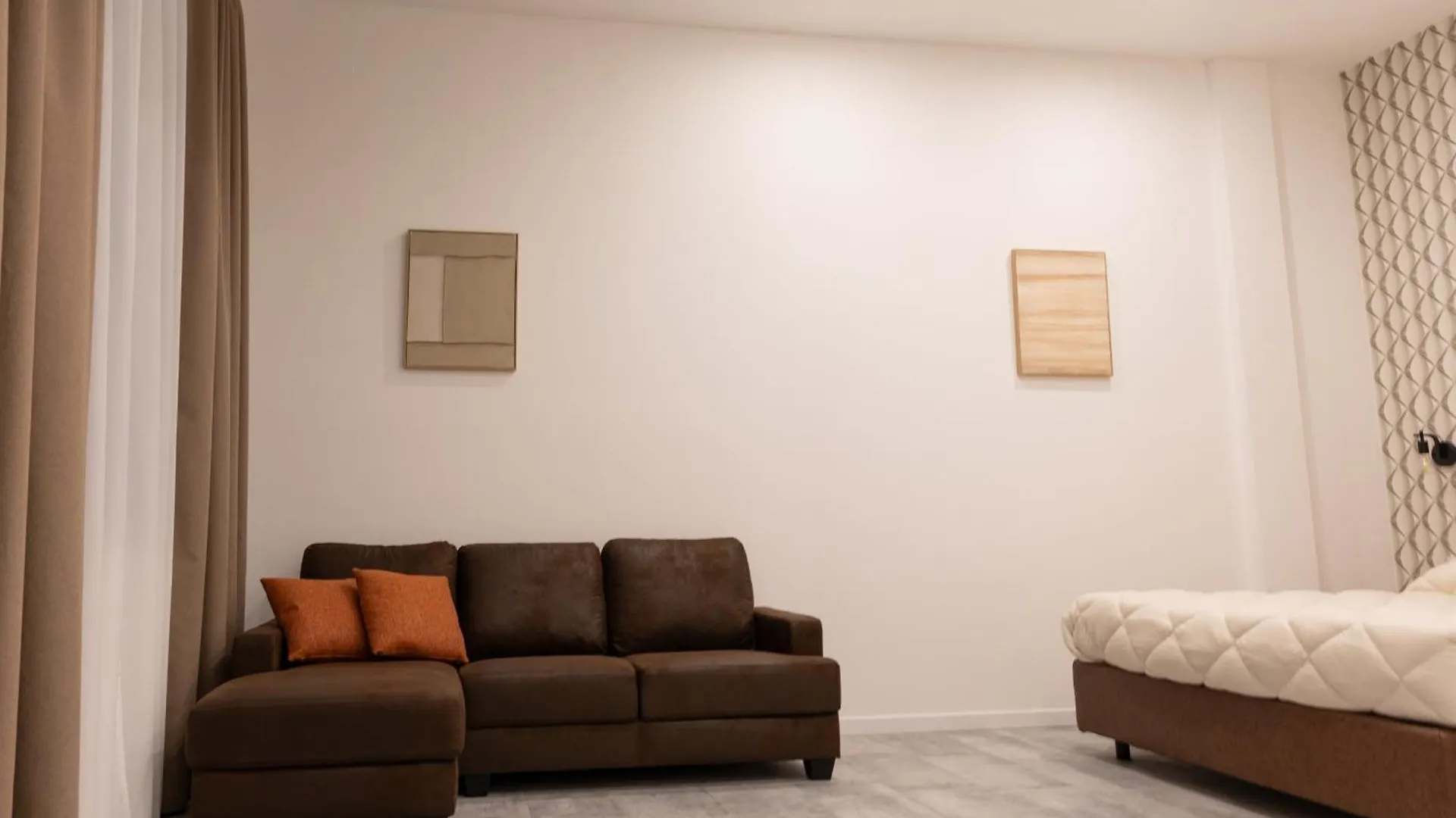 Living Lake Como-Rooms&Parking 코모