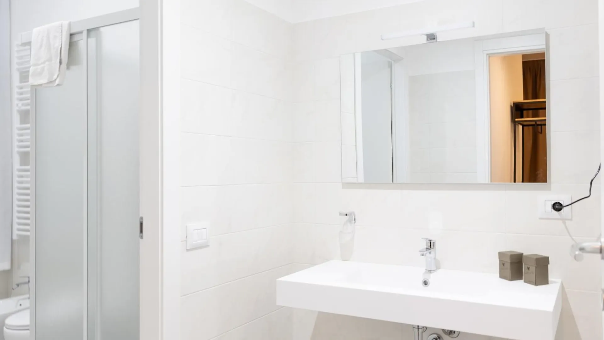 Living Lake Como-Rooms&Parking 科莫