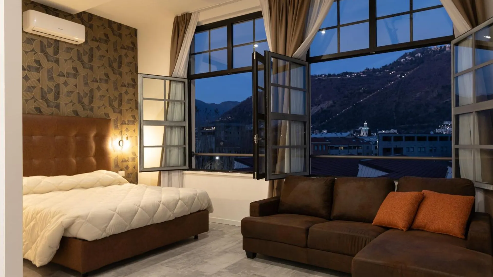 Living Lake Como-Rooms&Parking 게스트하우스