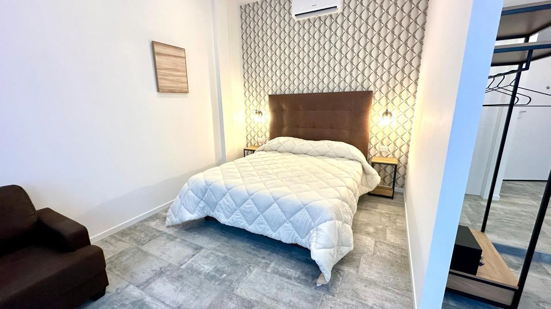 Living Lake Como-Rooms&Parking Guest house