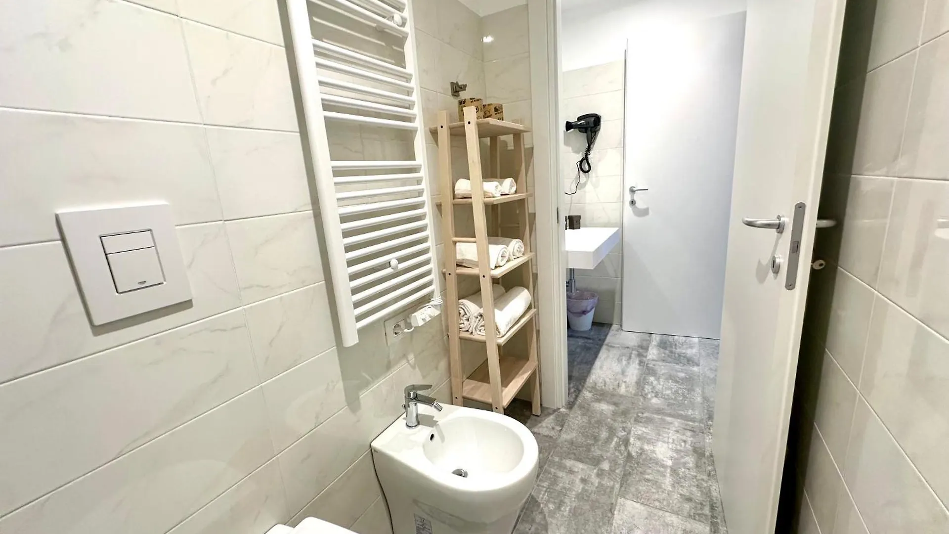 Living Lake Como-Rooms&Parking 게스트하우스 코모