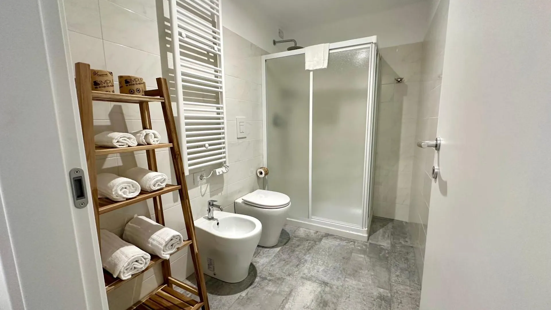 Living Lake Como-Rooms&Parking