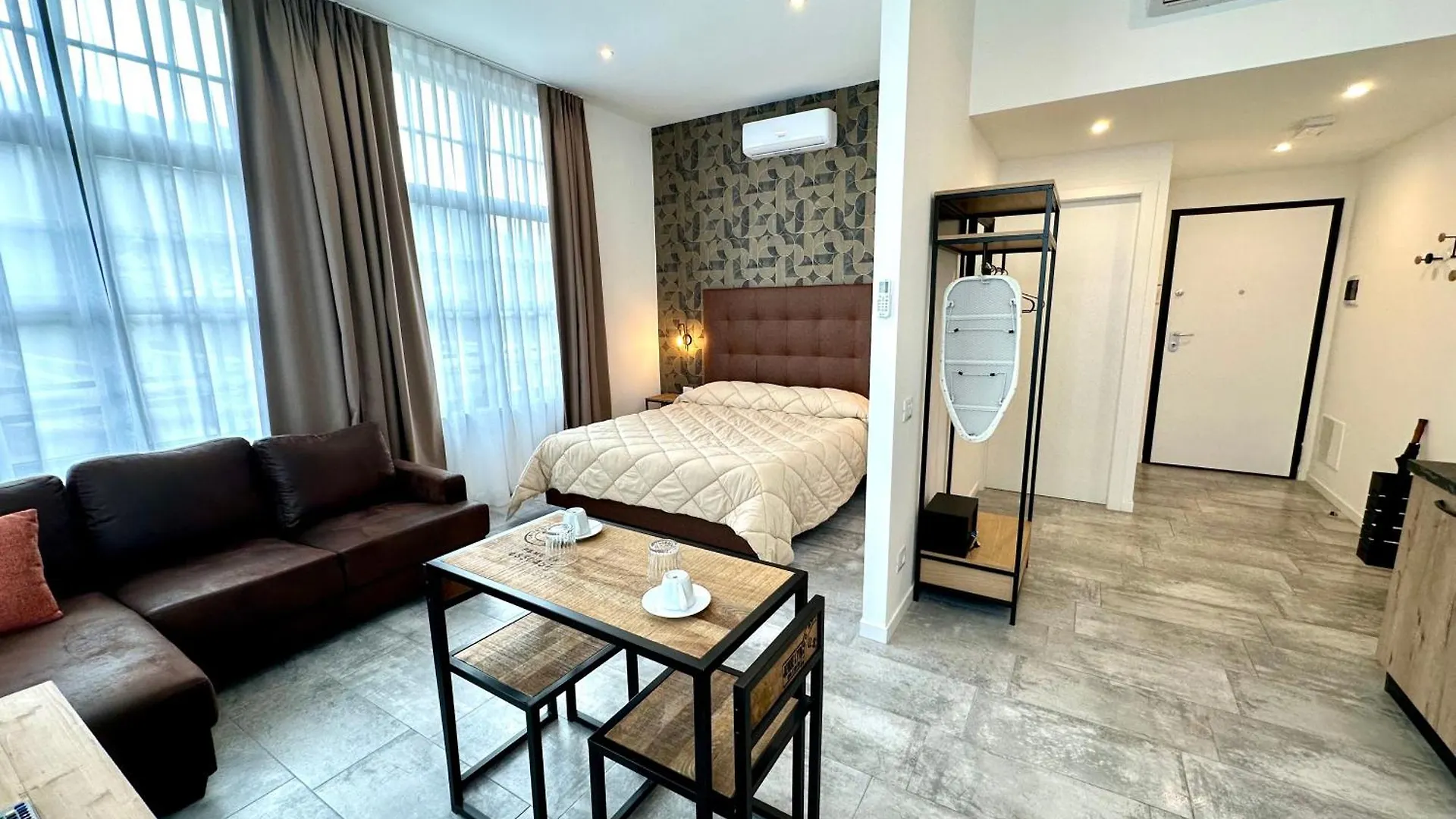 Living Lake Como-Rooms&Parking 코모