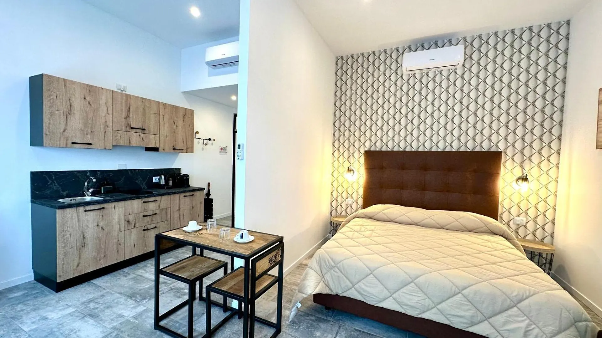 Living Lake Como-Rooms&Parking 0*, 科莫